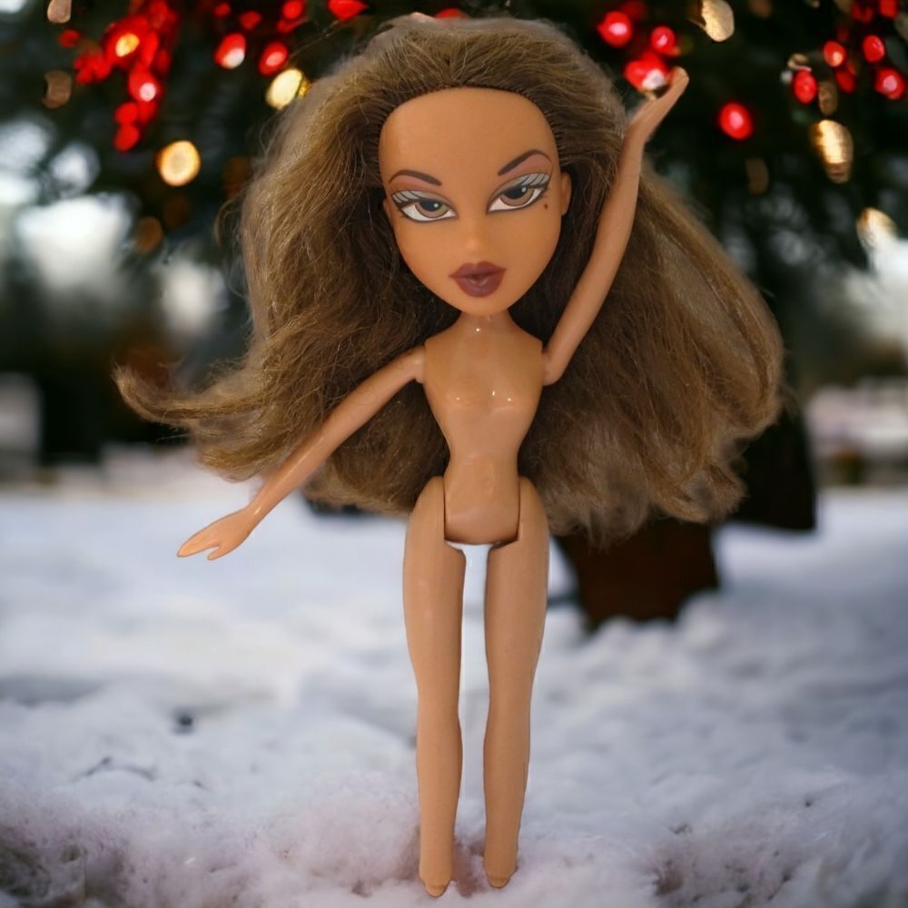 Bratz Yasmin Style‎ It Doll 1st Edition 2001 No Clothes Feet Brown Hair & Eyes.